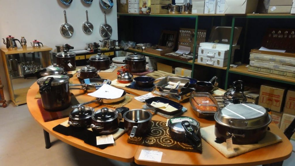 Lote de ollas, cazuelas y menaje
