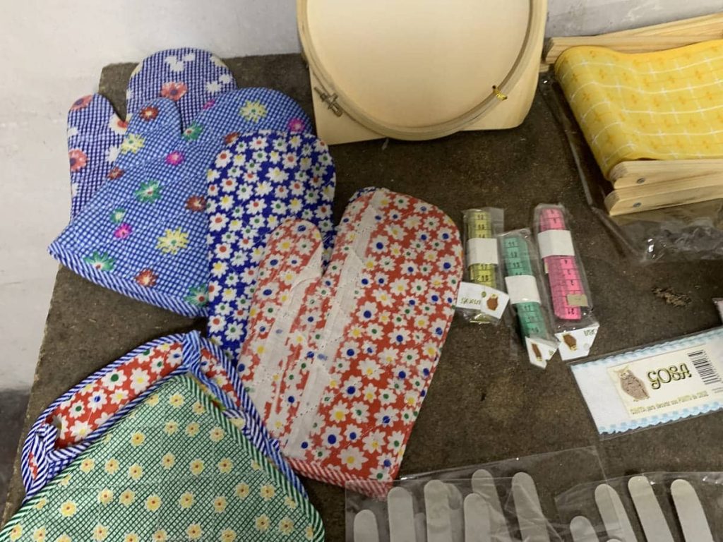 Lote 2 tráileres bazar y textil