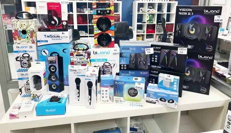 Lote de altavoces, auriculares y otros productos de audio