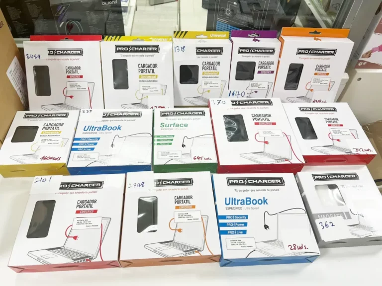 Lote de Cargadores de portátil, tablet, USB y otros