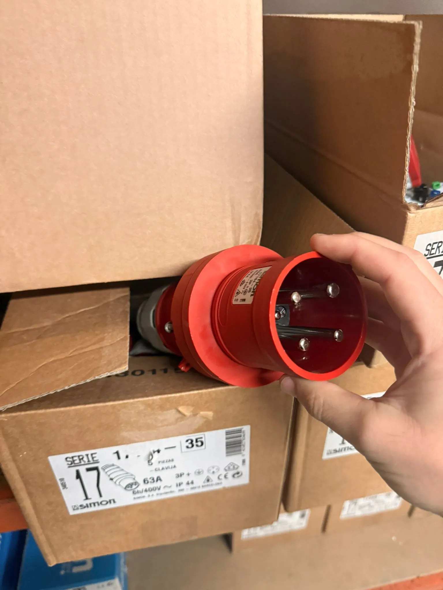 Liquidacion Automaticos Electricos Simon (12)