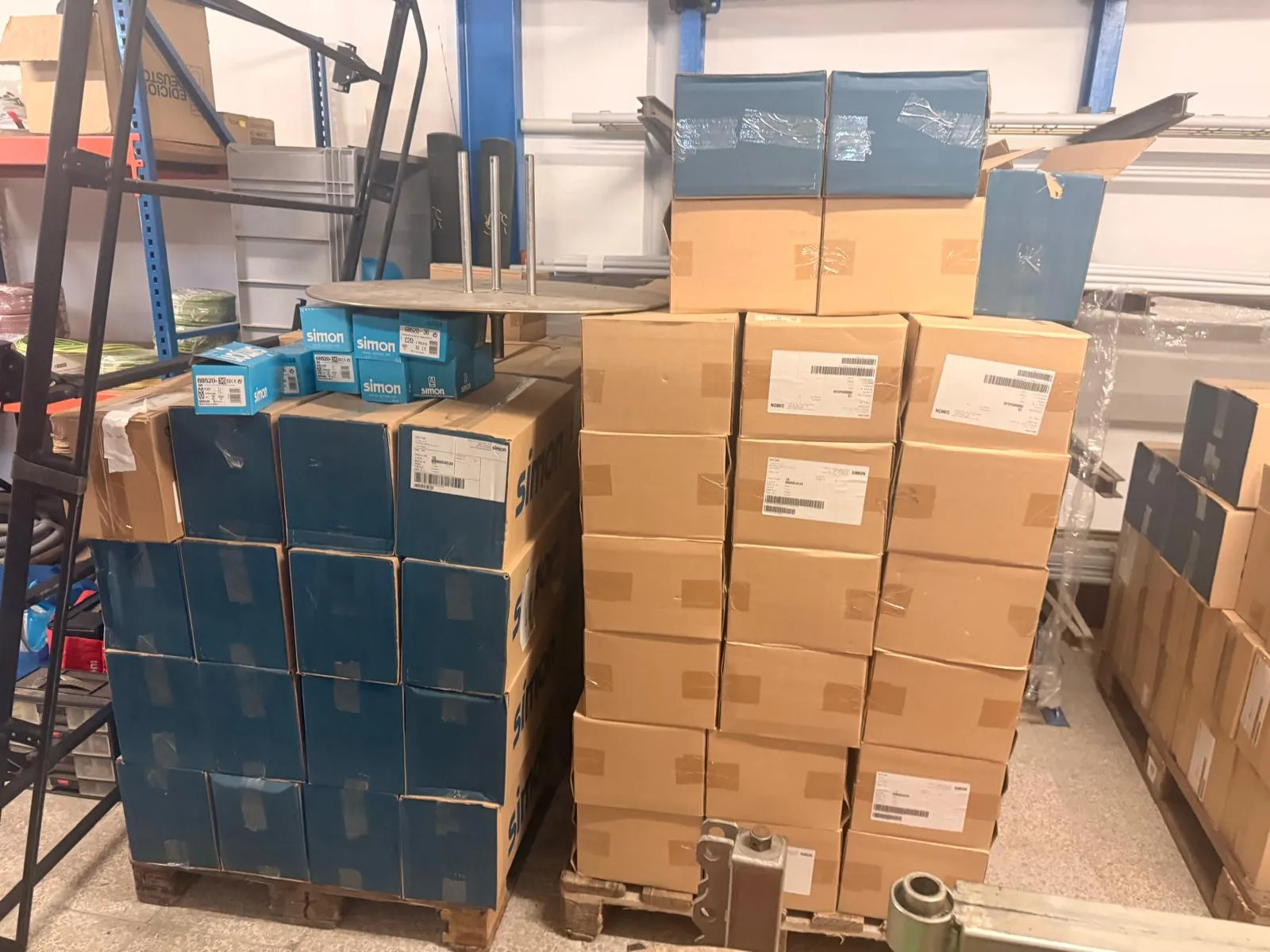 Liquidacion Automaticos Electricos Simon (7)